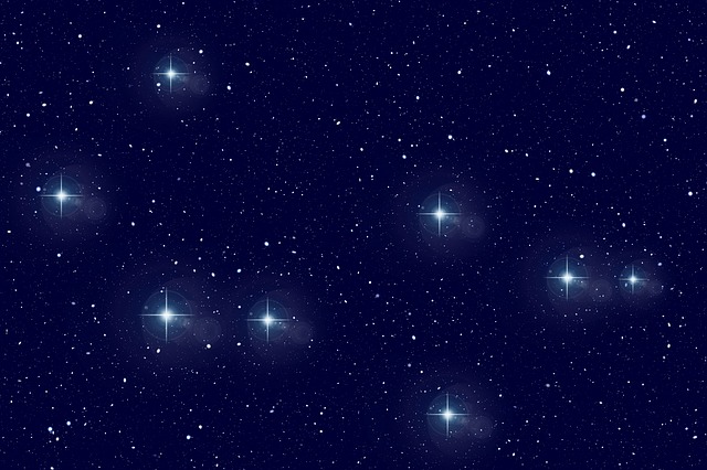 hvězdy na noční obloze